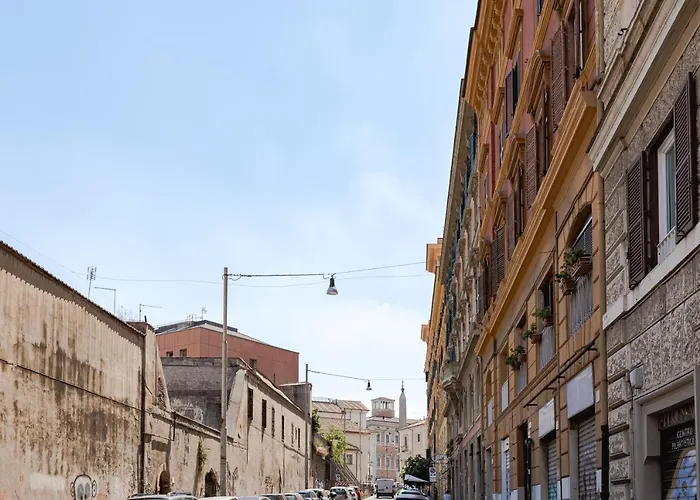 Classic Near The Colosseum Рим