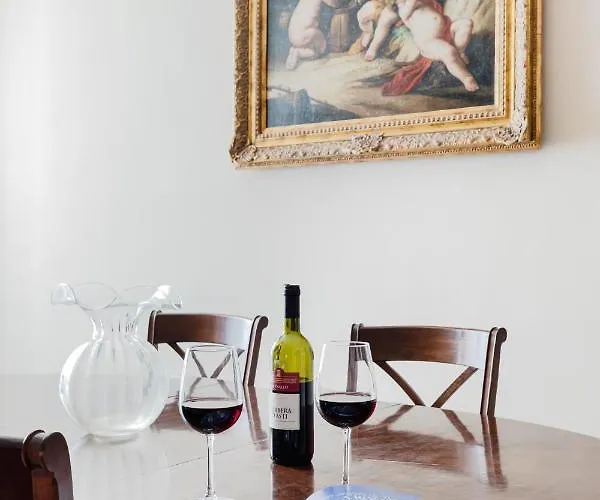 Апартаменты Classic Near The Colosseum Рим